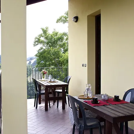 Appartamento With Balcony Views