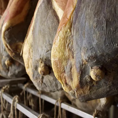 Appartamento With Balcony Views *