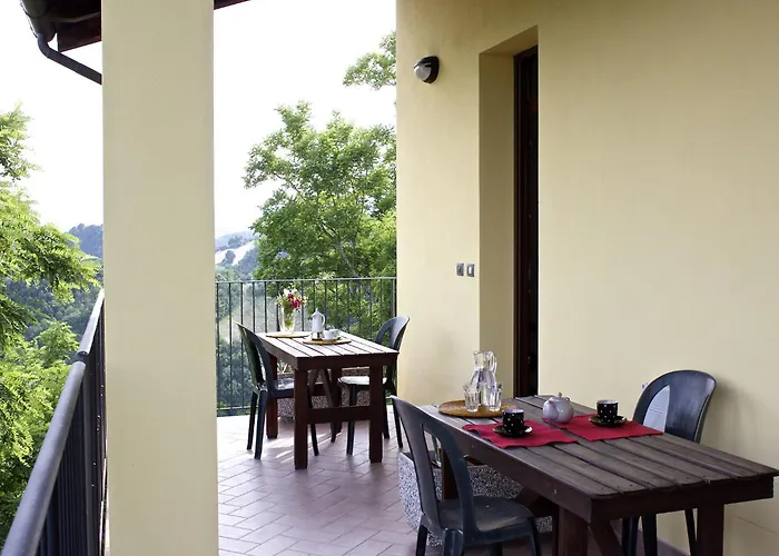 Apartmán With Balcony Views